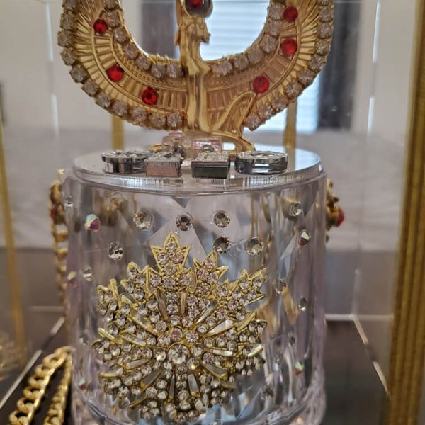 https://sandarellapurses.com/wp-content/uploads/2024/08/Sandarella-Mardi-Gras-Krewe-of-Cleopatra-Glass-Purse-600x600.jpg