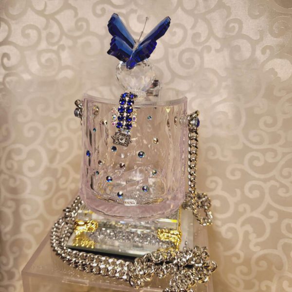https://sandarellapurses.com/wp-content/uploads/2024/08/Sandarella_Blue_Butterfly_Glass_Purse_1-600x600.jpg