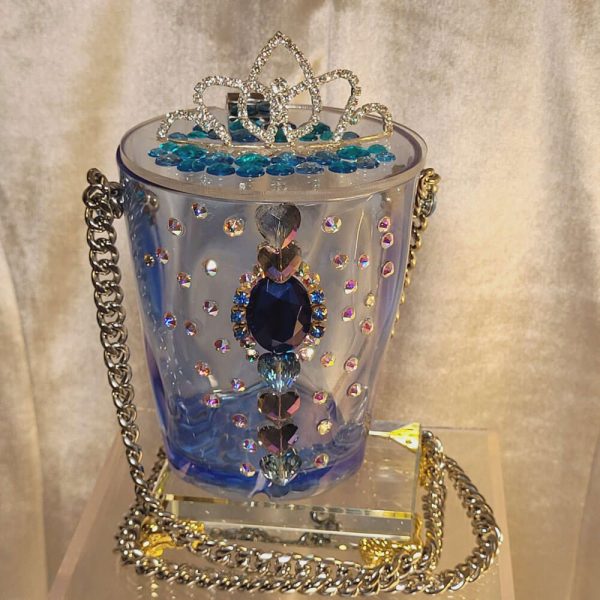 https://sandarellapurses.com/wp-content/uploads/2024/08/Sandarella_Blue_Crown_Glass_Purse_2-600x600.jpg
