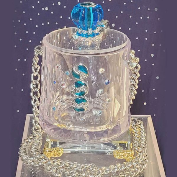 https://sandarellapurses.com/wp-content/uploads/2024/08/Sandarella_Blue_Ying_Yang_Glass_Purse_1-600x600.jpg