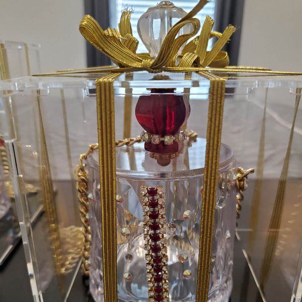 https://sandarellapurses.com/wp-content/uploads/2024/08/Sandarella_Christmas_Red_Glass_Purse-600x600.jpg