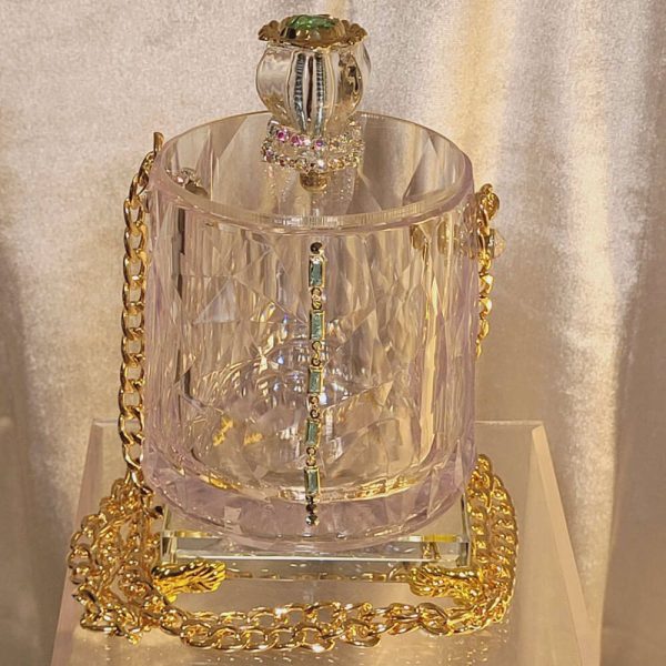 https://sandarellapurses.com/wp-content/uploads/2024/08/Sandarella_Jade_Baguettes_Glass_Purse_1-600x600.jpg