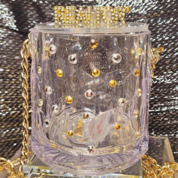 https://sandarellapurses.com/wp-content/uploads/2024/08/Sandarella_Realtor_Glass_Purse_5-600x600.jpg