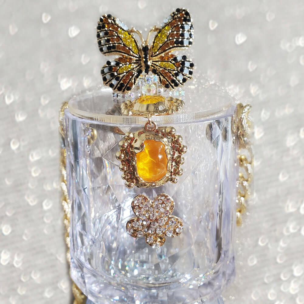 https://sandarellapurses.com/wp-content/uploads/2024/08/monarch-butterfly-1.jpg